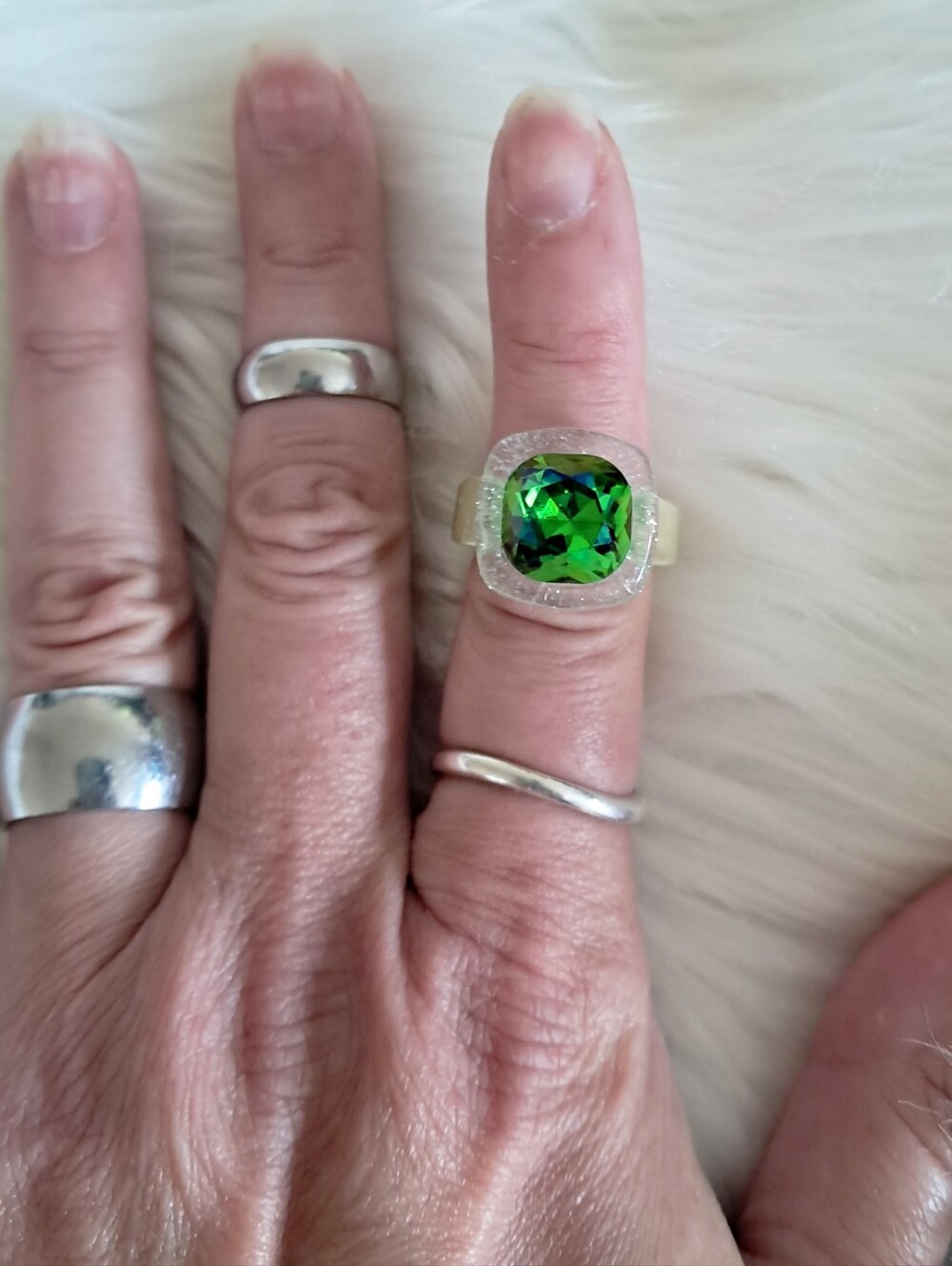 Retro Y2K Acrylic Rhinestone Ring - Picture 4 of 5